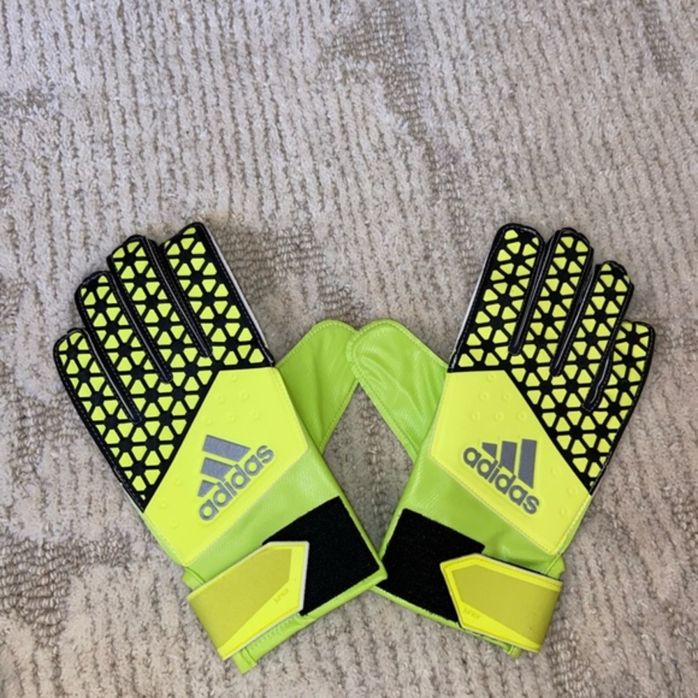 Adidas Ace Junior Soccer ⚽️ Goalkeepers Gloves. Pair size 8